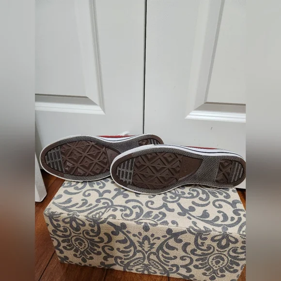 Converse Red  Low Rise Sneakers in CHERRY RED size 8M - Picture 5 of 6